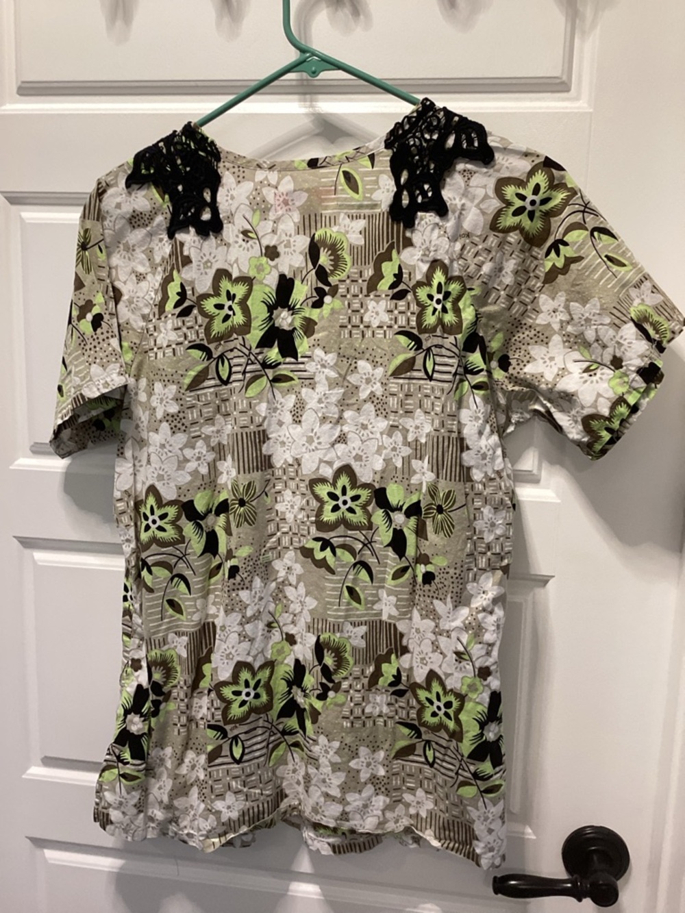 KOI V-Neck Scrub Top with Crochet Shoulders AND PLEATED BODICE. - Picture 5 of 11